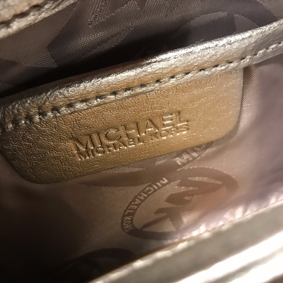 🎄🎁 Michael Kors Clutch - Picture 2 of 4